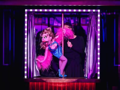 Avenue Q - Photo 2